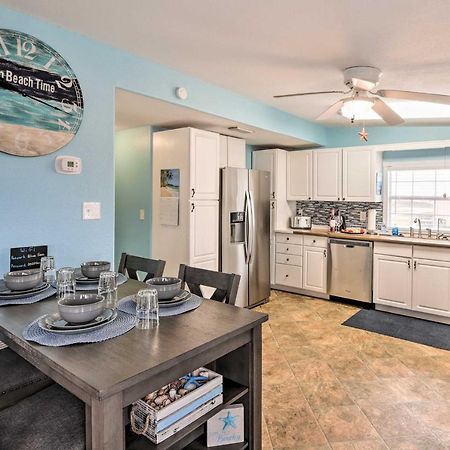Surfside Beach Gem With Deck - 1 Block To Shore! فريبورت المظهر الخارجي الصورة