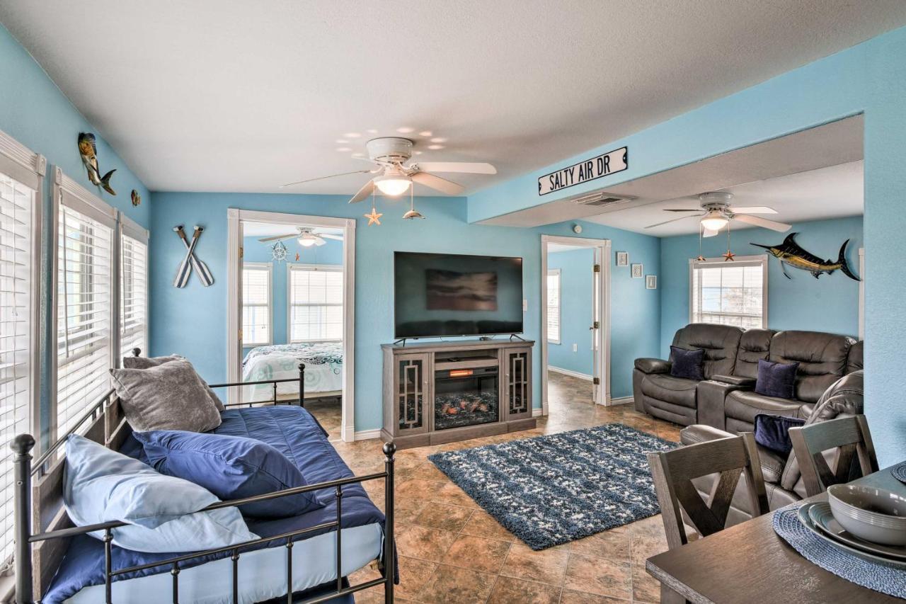 Surfside Beach Gem With Deck - 1 Block To Shore! فريبورت المظهر الخارجي الصورة