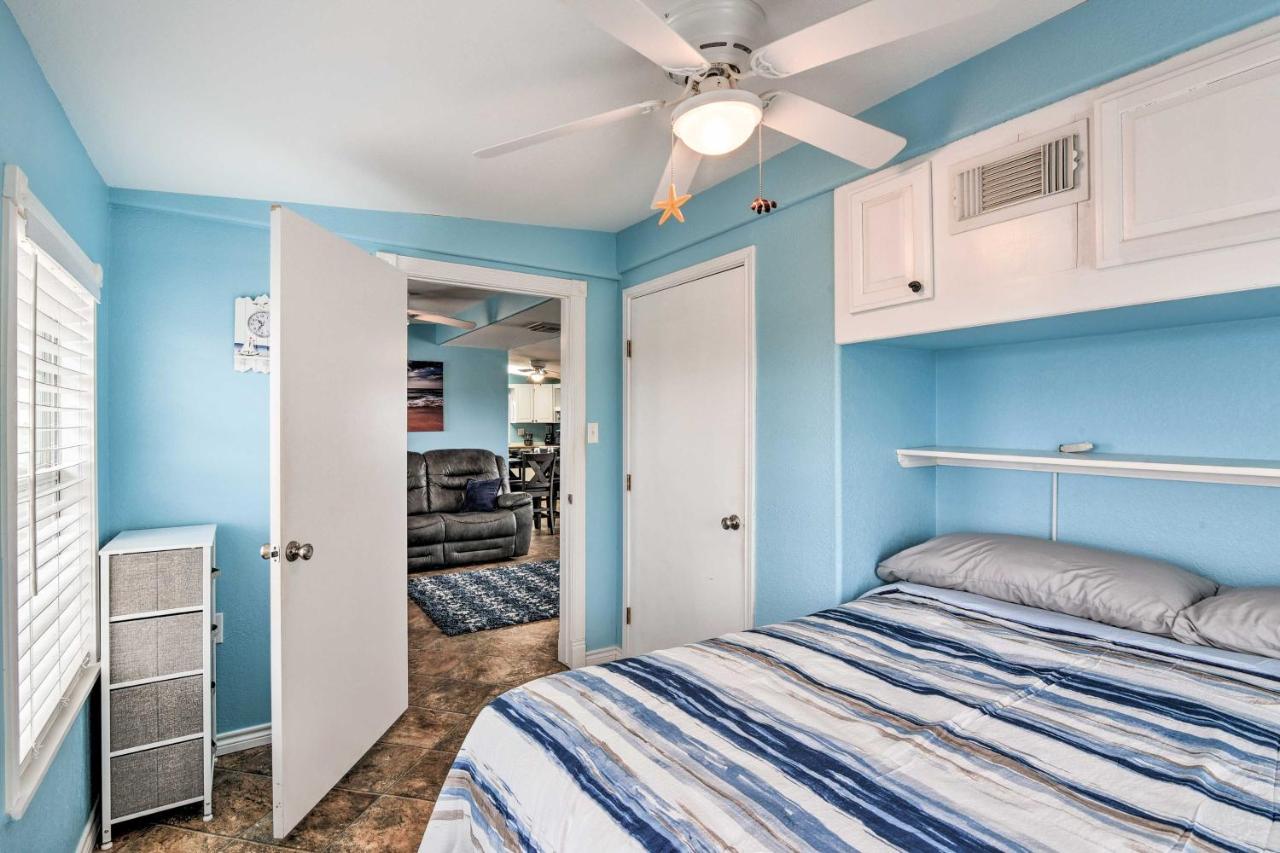 Surfside Beach Gem With Deck - 1 Block To Shore! فريبورت المظهر الخارجي الصورة