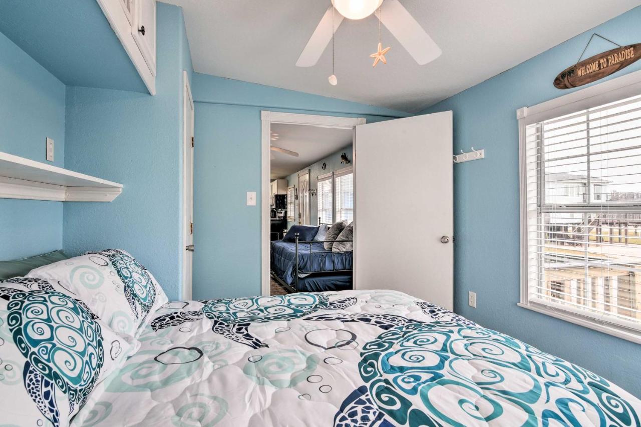 Surfside Beach Gem With Deck - 1 Block To Shore! فريبورت المظهر الخارجي الصورة