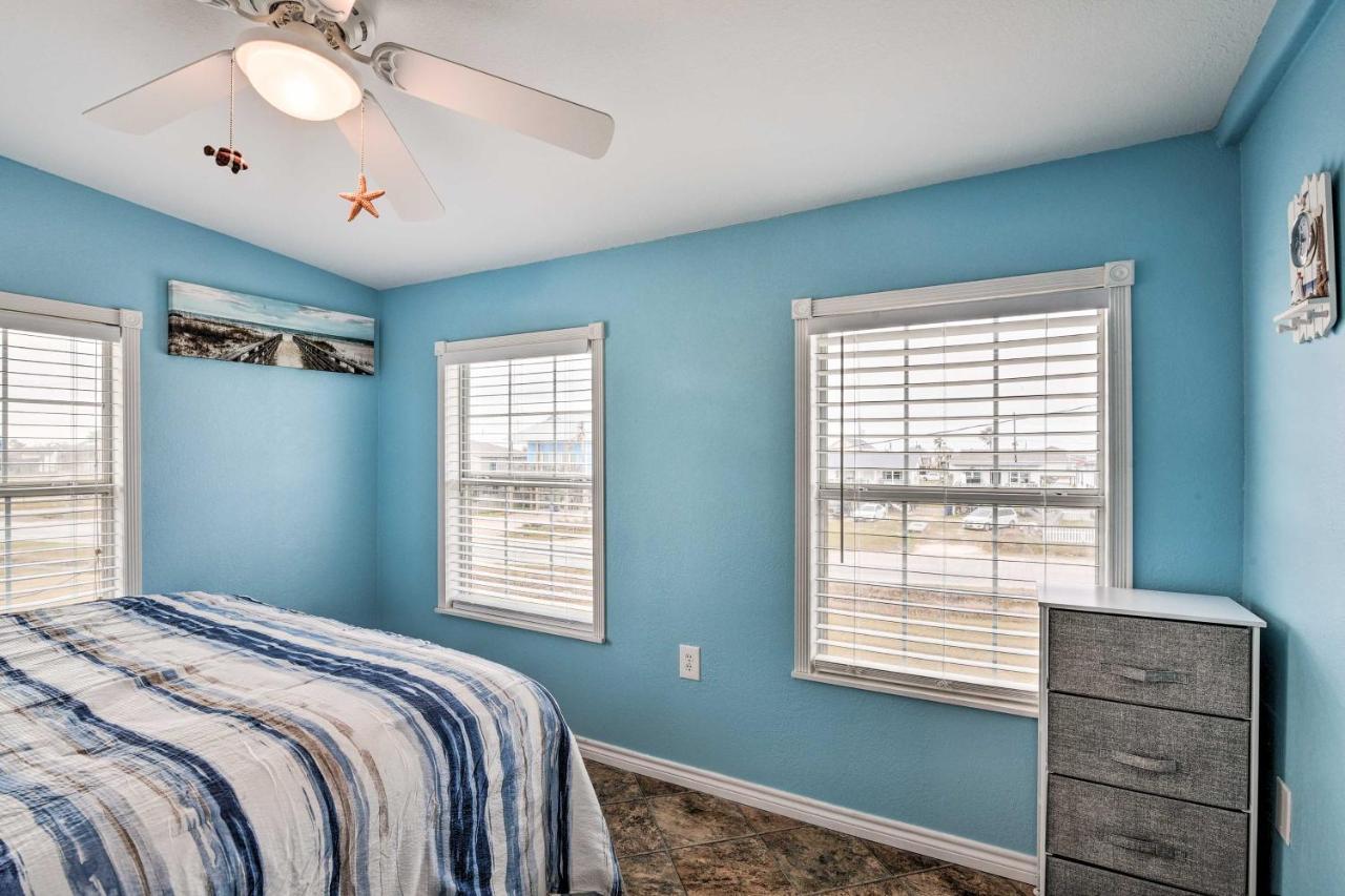 Surfside Beach Gem With Deck - 1 Block To Shore! فريبورت المظهر الخارجي الصورة