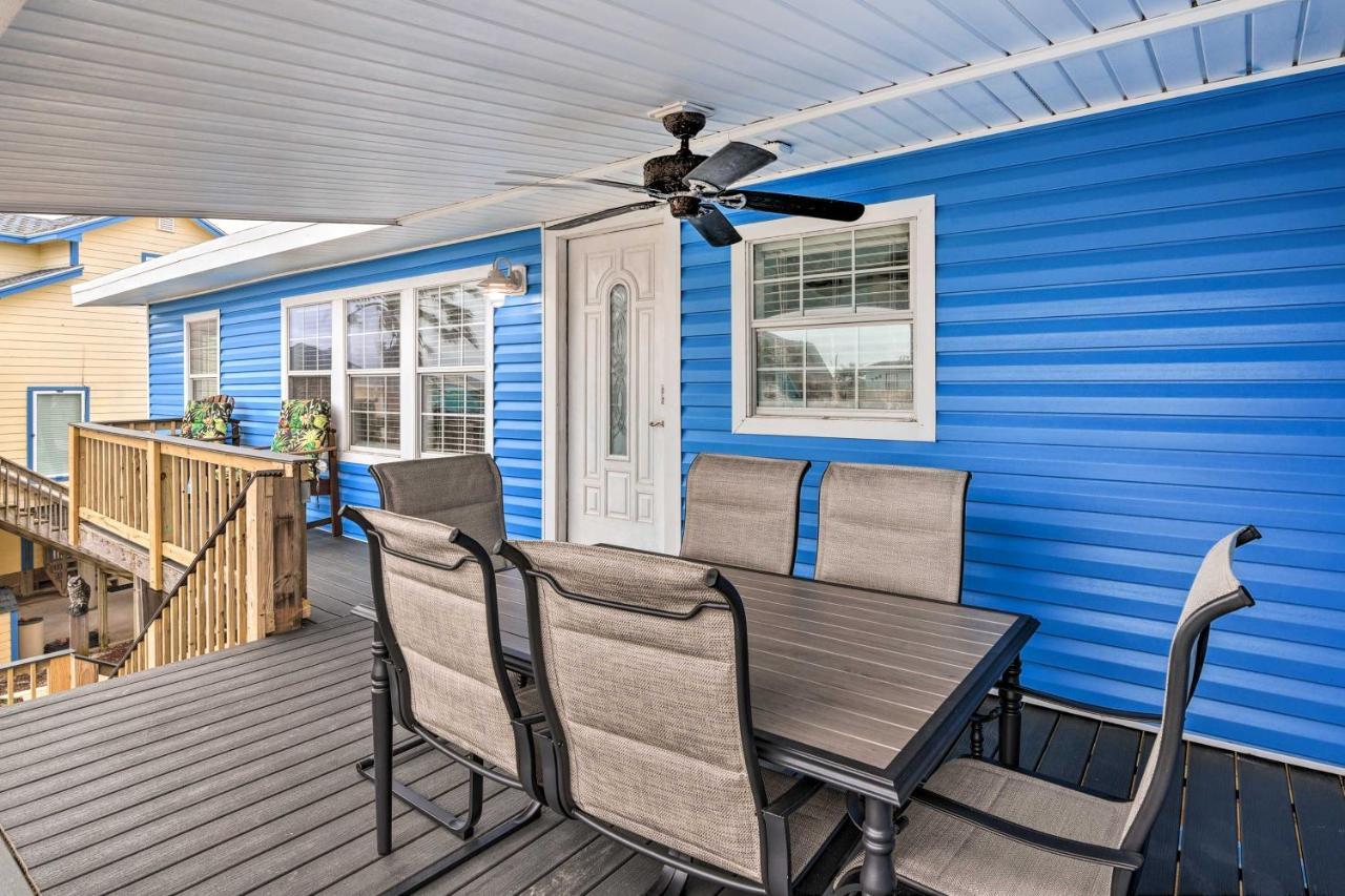 Surfside Beach Gem With Deck - 1 Block To Shore! فريبورت المظهر الخارجي الصورة