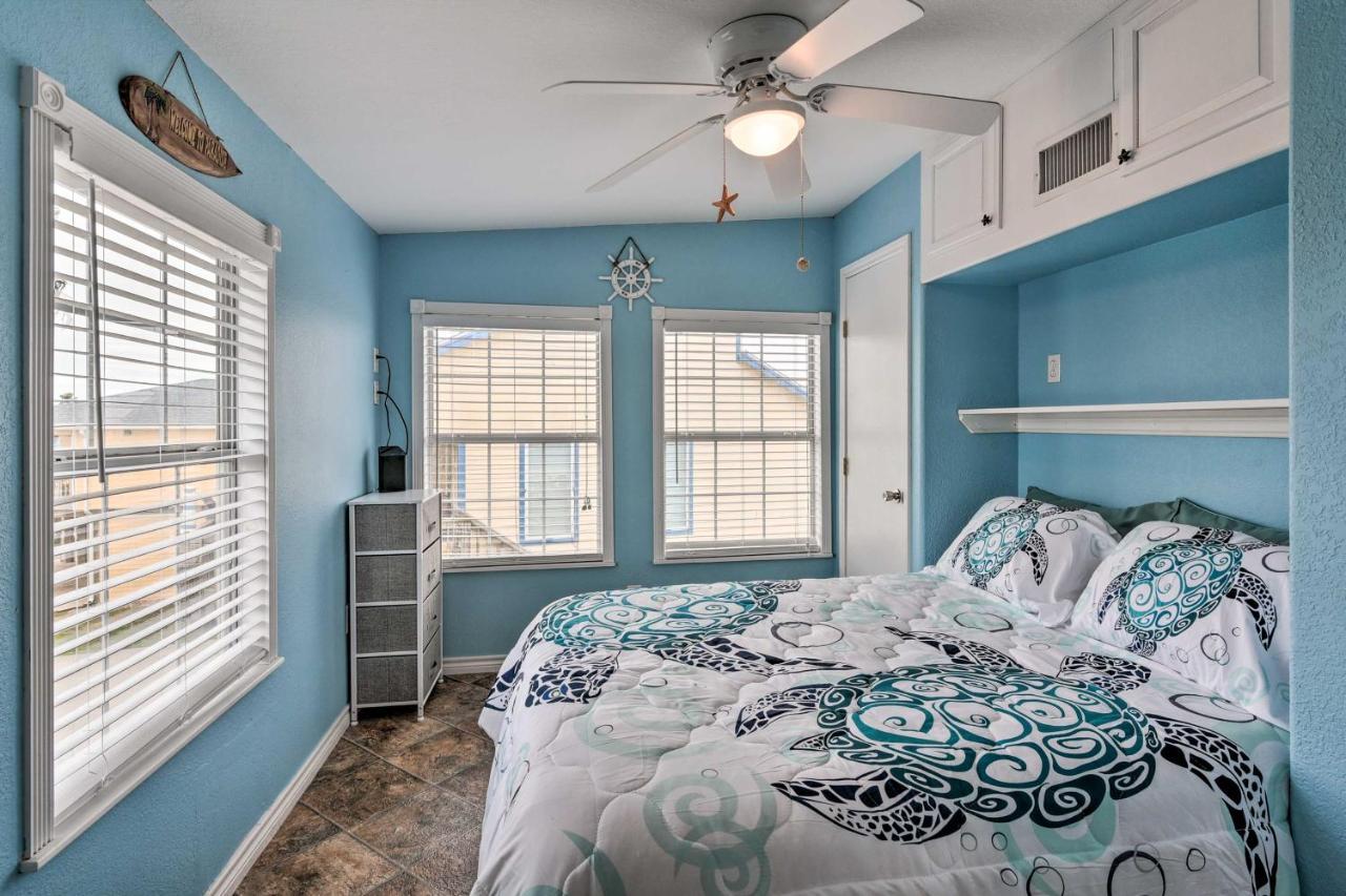 Surfside Beach Gem With Deck - 1 Block To Shore! فريبورت المظهر الخارجي الصورة