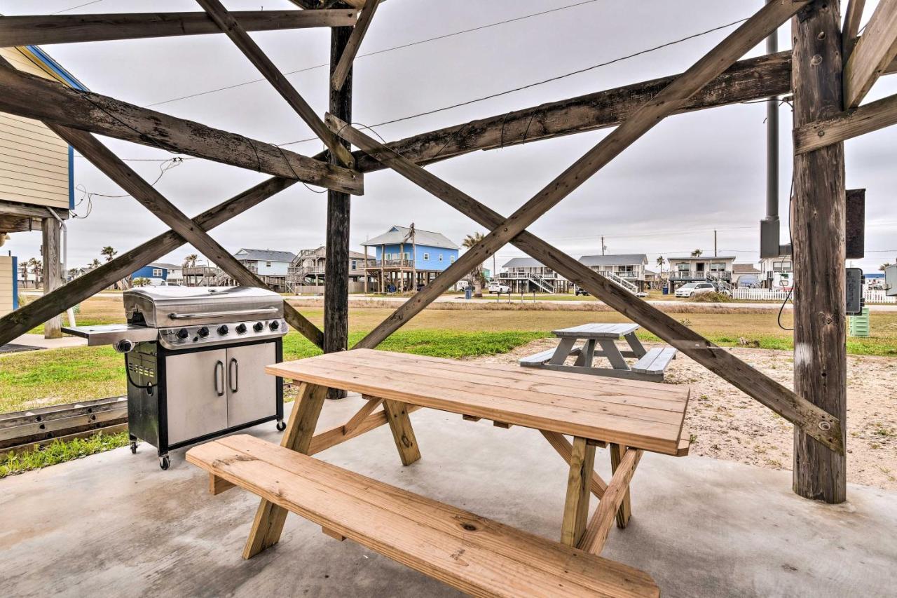 Surfside Beach Gem With Deck - 1 Block To Shore! فريبورت المظهر الخارجي الصورة